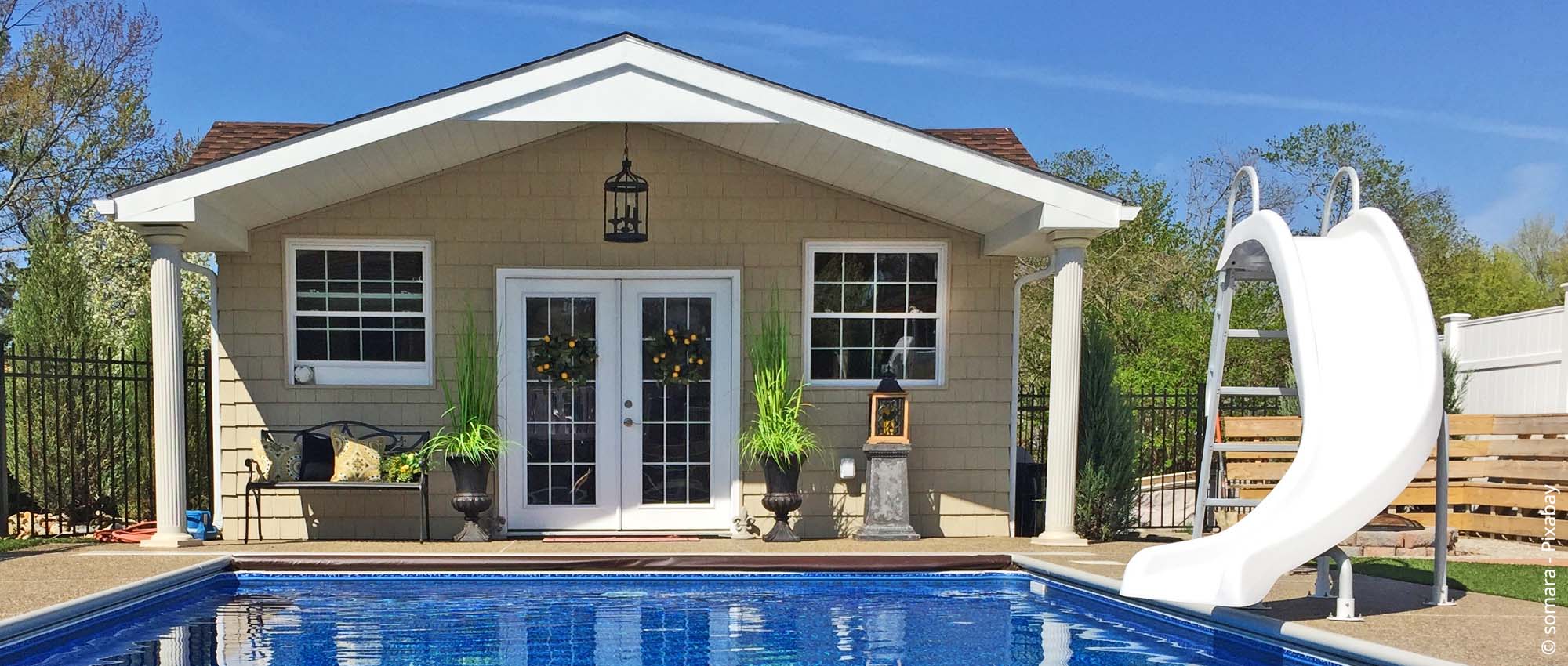 Gartenhaus verschönern 6 Stile mit Deko und Pflanzentipps